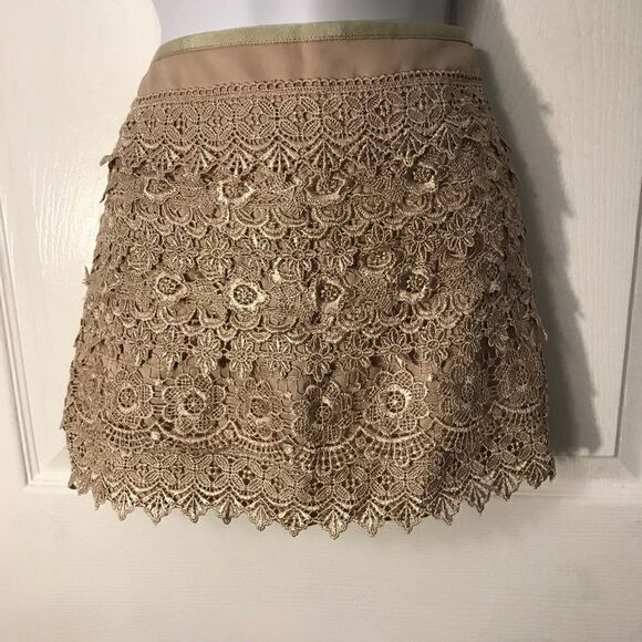 Sans Souci Size S Tan Lace Mini Skirt! - Picture 2 of 6